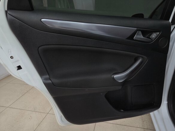 2012 Ford Mondeo IV Рестайлинг, белый, 700000 рублей - вид 13