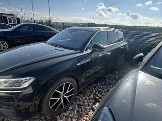 2019 Volkswagen Touareg III, чёрный, 4600000 рублей, вид 2