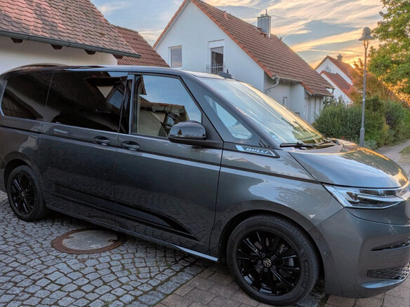 2026 Volkswagen Multivan Long T7 Рестайлинг, серый, 4350000 рублей - вид 2