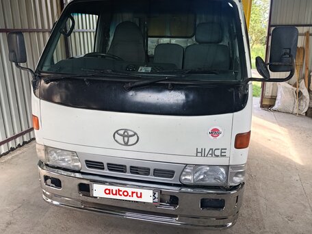 1996 Toyota Dyna, белый, 1400000 рублей, вид 2