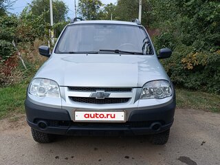 2014 Chevrolet Niva I Рестайлинг, серебристый, 650000 рублей, вид 1