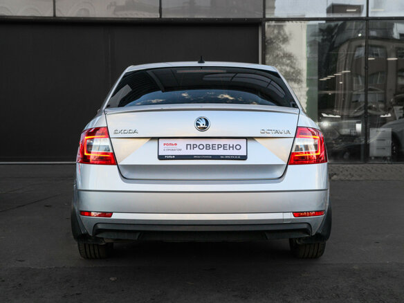 2018 Skoda Octavia III (A7) Рестайлинг, серый, 1890000 рублей - вид 4