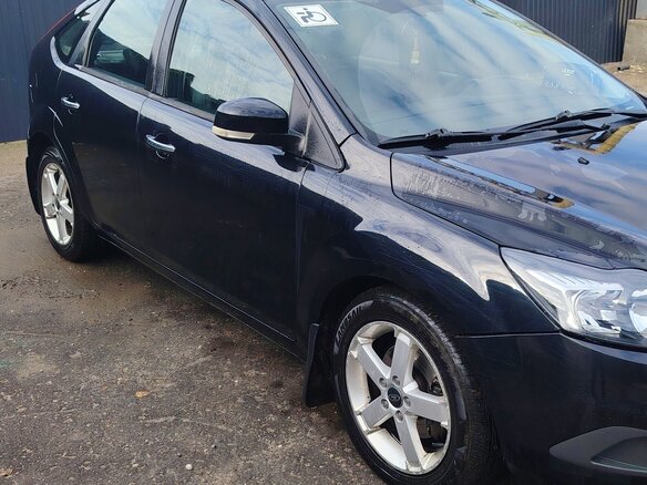 2010 Ford Focus II Рестайлинг, чёрный, 680000 рублей - вид 3