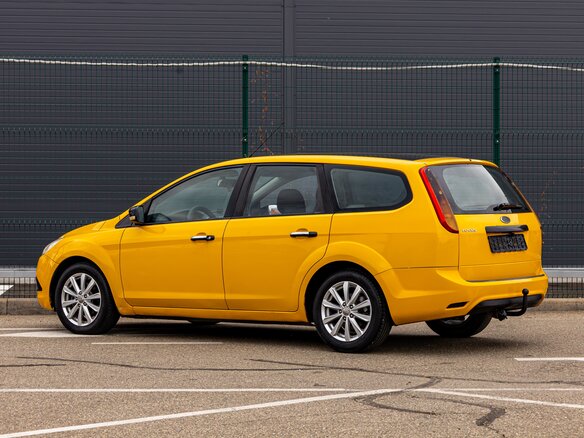 2011 Ford Focus II Рестайлинг, жёлтый - вид 3