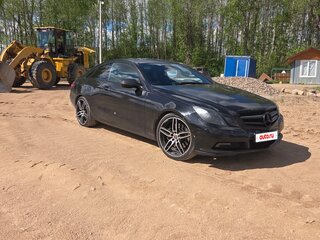 2009 Mercedes-Benz E-Класс 500 IV (W212, S212, C207), чёрный, 1400000 рублей, вид 1