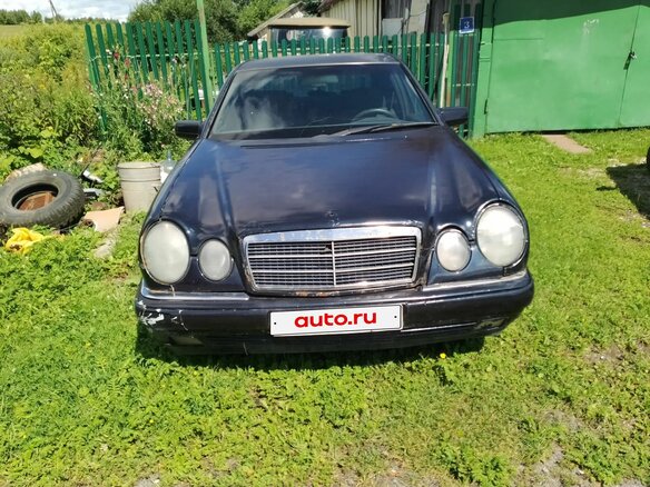 1996 Mercedes-Benz E-Класс 230 II (W210, S210), синий, 200000 рублей
