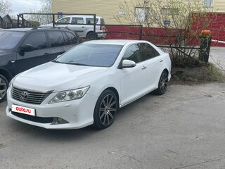 2013 Toyota Camry VII (XV50), белый, 1900000 рублей, вид 1
