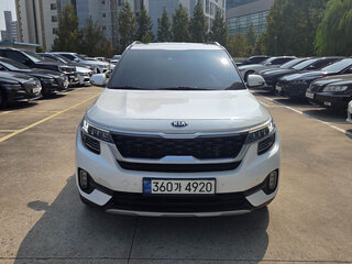 2021 Kia Seltos I, белый, 1790000 рублей, вид 2