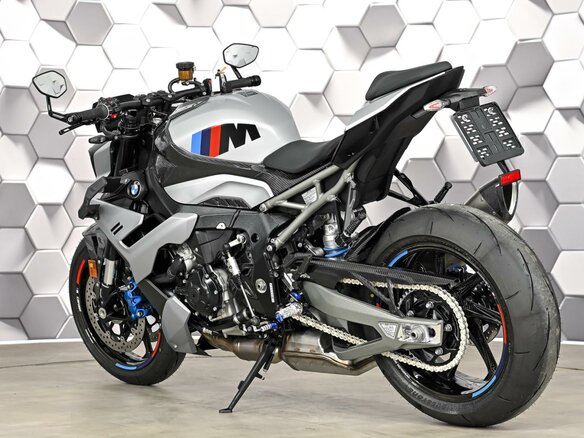 2025 BMW M 1000 R, серебристый, 2900000 рублей - вид 7