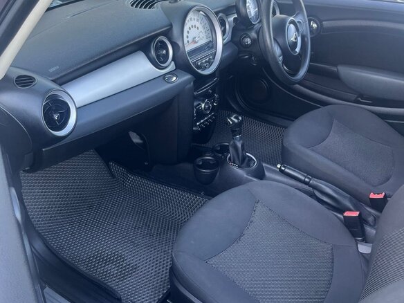2011 Mini Hatch One II (R56) Рестайлинг, бежевый, 700000 рублей - вид 5