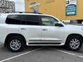 2016 Toyota Land Cruiser 200 Series Рестайлинг 2, белый - вид 3