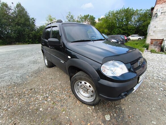 2012 Chevrolet Niva I Рестайлинг, чёрный, 535000 рублей - вид 3