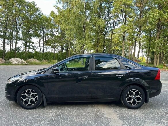 2010 Ford Focus II Рестайлинг, чёрный, 830000 рублей - вид 4