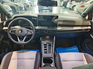 2025 Volkswagen Golf VIII Рестайлинг, чёрный, 3750000 рублей, вид 4