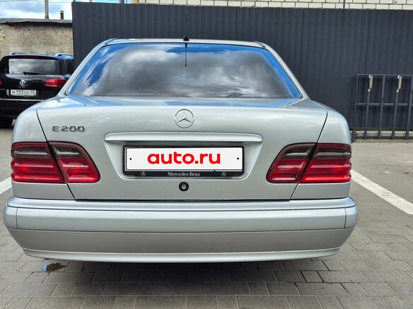 2000 Mercedes-Benz E-Класс 200 II (W210, S210) Рестайлинг, серебристый, 800000 рублей - вид 5
