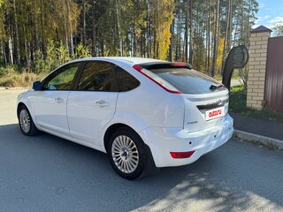 2010 Ford Focus II Рестайлинг, белый, 745000 рублей, вид 5