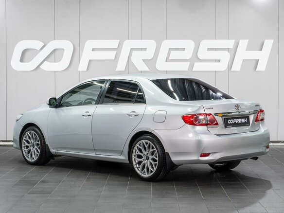 2011 Toyota Corolla X (E140, E150) Рестайлинг, серебристый, 1039000 рублей - вид 1