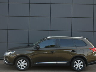 2019 Mitsubishi Outlander III Рестайлинг 3, коричневый, 1830000 рублей, вид 5