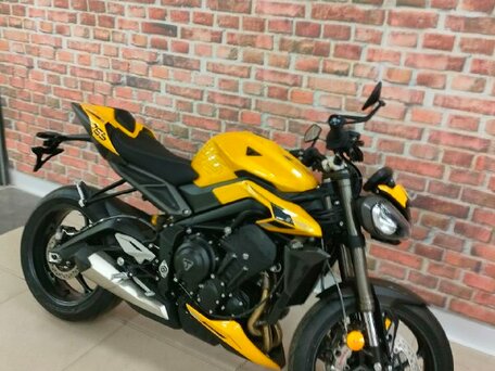 2026 Triumph Street Triple, жёлтый, 1850000 рублей, вид 4