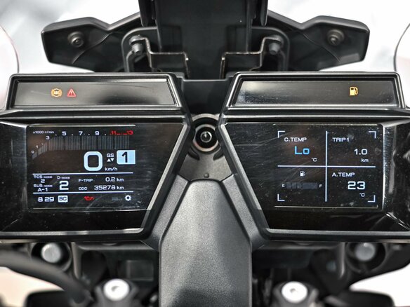 2023 Yamaha MT-09 Tracer (FJ-09), чёрный - вид 8