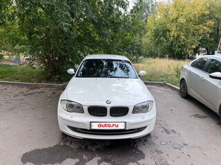 2008 BMW 1 серии 120i I (E81/E82/E87/E88) Рестайлинг, белый, 810000 рублей, вид 2