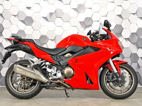 2020 Honda VFR 800, красный, 1199000 рублей, вид 3