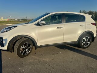 2019 Kia Sportage IV Рестайлинг, белый, 2100000 рублей, вид 5