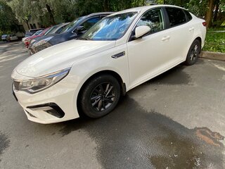 2019 Kia Optima IV Рестайлинг, белый, 1900000 рублей, вид 1
