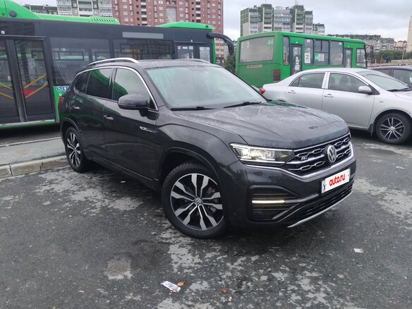 2020 Volkswagen Tayron I, серый, 3250000 рублей - вид 2