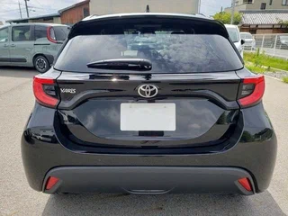 2023 Toyota Yaris IV, чёрный, 1014000 рублей, вид 5
