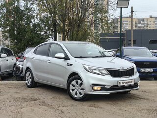 2017 Kia Rio III Рестайлинг, серебристый, 1049000 рублей, вид 3