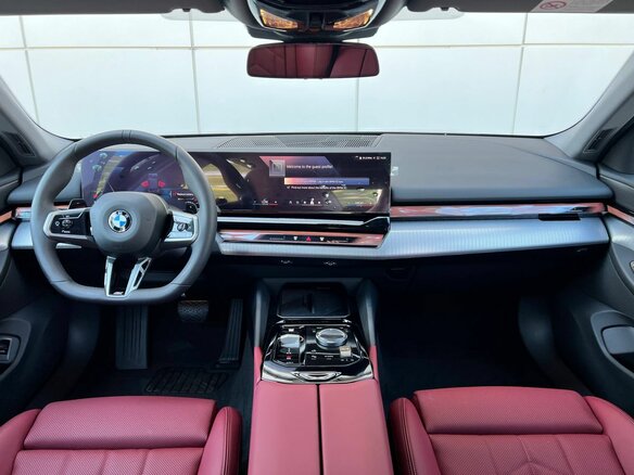 2024 BMW 5 серии 525i VIII (G60/G61/G68), чёрный, 6590000 рублей - вид 11