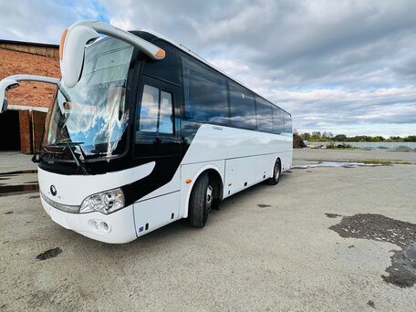 2017 Yutong ZK6938HB9, белый, 5600000 рублей, вид 2