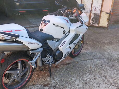 2006 Honda VFR 800, белый, 550000 рублей, вид 5