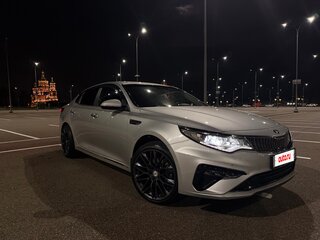 2019 Kia Optima IV Рестайлинг, серебристый, 1795000 рублей, вид 4