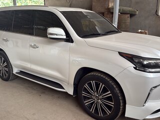 2019 Lexus LX 570 III Рестайлинг 2, белый, 7800000 рублей, вид 5