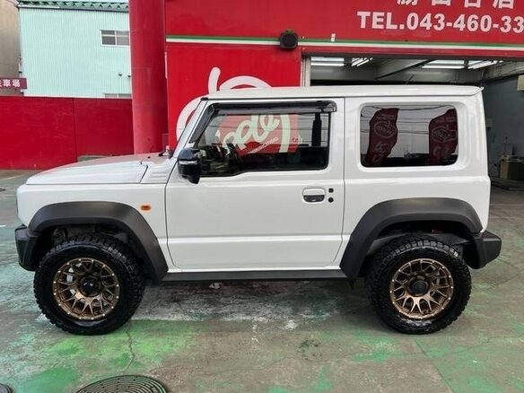 2023 Suzuki Jimny Sierra IV, белый, 1420010 рублей - вид 4