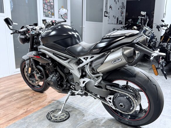 2018 Triumph Speed Triple, чёрный, 999000 рублей - вид 8