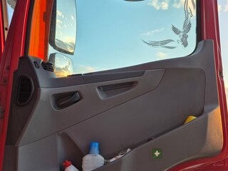 2013 Mercedes-Benz Axor, красный, 3200000 рублей, вид 5