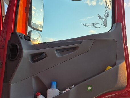 2013 Mercedes-Benz Axor, красный, 3200000 рублей, вид 5