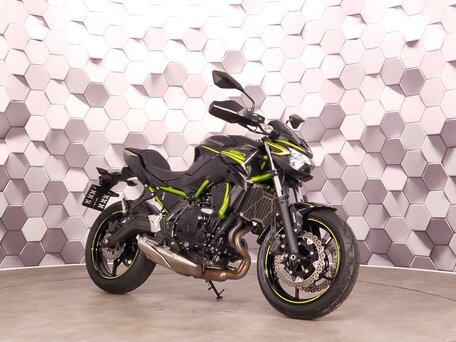 2020 Kawasaki Z 650, чёрный, 699000 рублей, вид 1