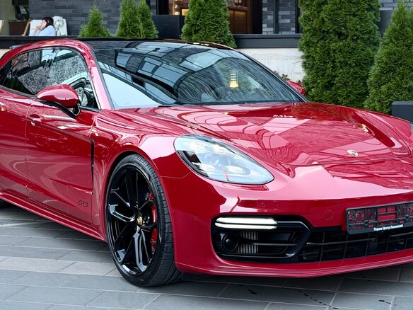 2019 Porsche Panamera GTS Sport Turismo II, красный, 7800000 рублей - вид 4