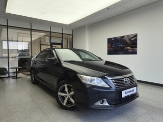 2013 Toyota Camry VII (XV50), чёрный, 1700000 рублей, вид 3