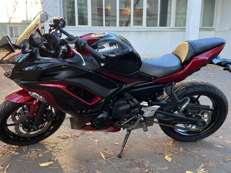 2021 Kawasaki ER-6F (Ninja 650R), красный, 825000 рублей, вид 2