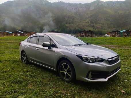 2021 Subaru Impreza V Рестайлинг, серебристый, 1475000 рублей, вид 1