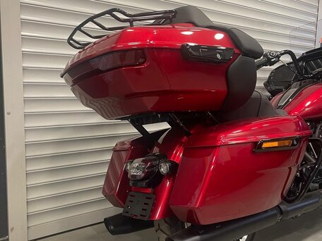 2026 Harley-Davidson Road Glide Limited, пурпурный, 4950000 рублей, вид 4