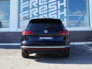 2019 Volkswagen Touareg III, чёрный, 3660000 рублей, вид 4