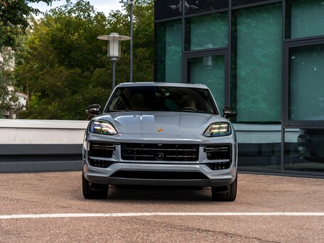 2024 Porsche Cayenne Turbo E-Hybrid III Рестайлинг, серый, 22000000 рублей, вид 2