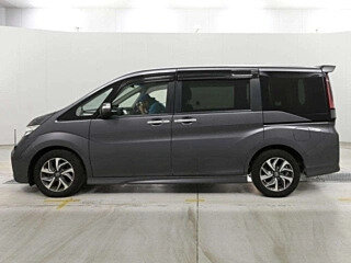 2017 Honda Stepwgn Spada V Рестайлинг, серебристый, 1562000 рублей, вид 4