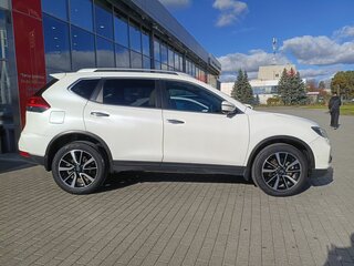 2018 Nissan X-Trail III Рестайлинг, белый, 2408000 рублей, вид 4
